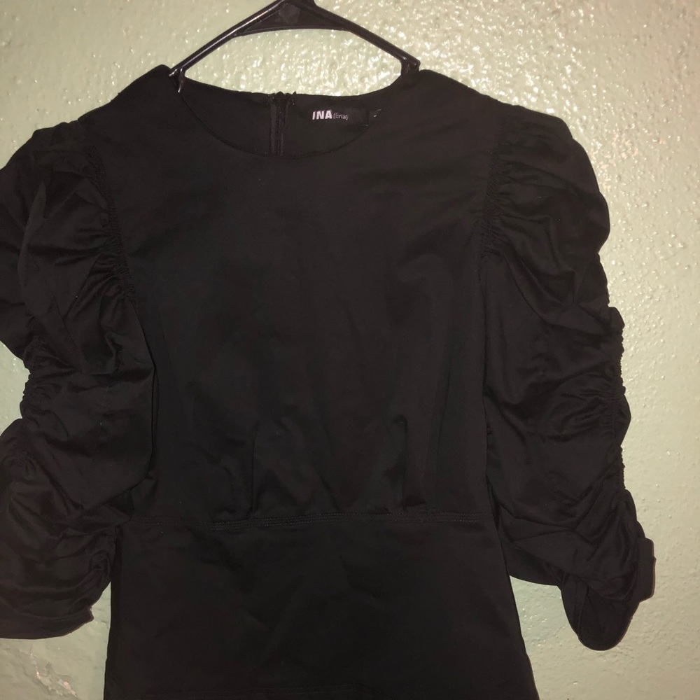 Ruche sleeve shirt.